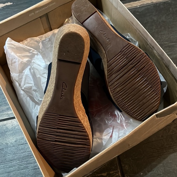 Brand new, never worn Clark navy Annadel Sky wedge sandal - Picture 3 of 3